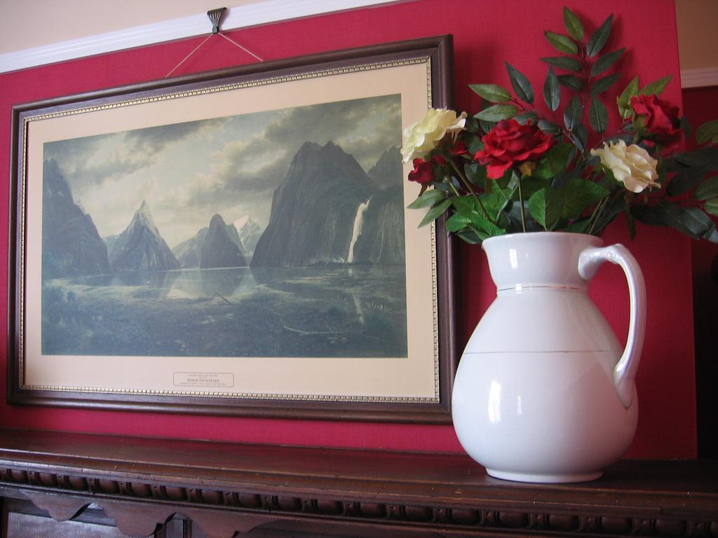 Murrells Grand View House Manapouri Exterior photo